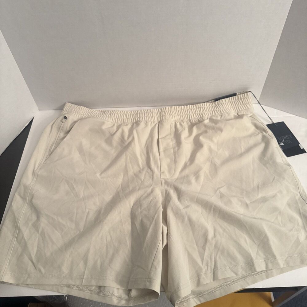 VRST Mens XXL 7” All-In Short V2 Light Sand Stretch Zip Pocket NWT